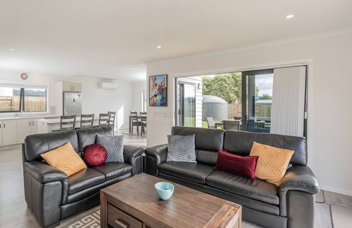Cooks Beach House | Seabliss - Cooks Beach Holiday Home