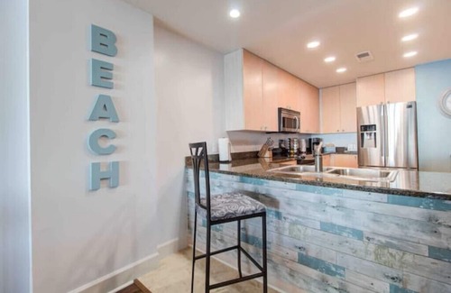 Biloxi Condo | Seabreeze 2 Bed Condo - On the Beach, Biloxi, MS