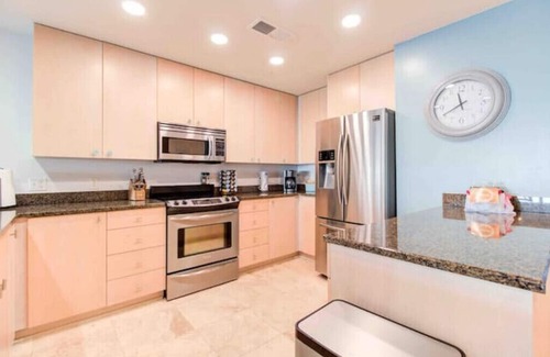 Biloxi Condo | Seabreeze 2 Bed Condo - On the Beach, Biloxi, MS