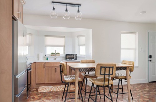 Vilano Beach Hotel | Seabreeze Apartment: Full kitchen, 5 min walk to Vilano Beach