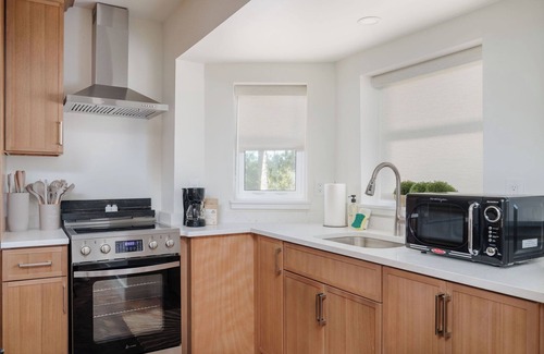 Vilano Beach Hotel | Seabreeze Apartment: Full kitchen, 5 min walk to Vilano Beach