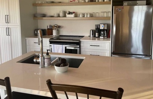 Souris House | Seabreeze Beach Retreat · 10 min walk to Sheep Pond Beach! 5 min to Souris !