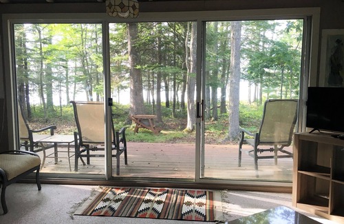 Lamoine Beach Cottage | Seabreeze Cottage - A Seaside Beachfront Retreat.