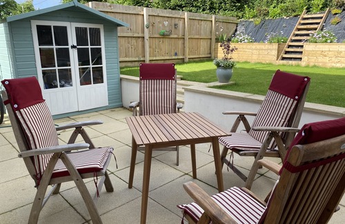 Lyme Regis House | Seabreeze- modern two bedroom house, parking, large garden, close to seafront