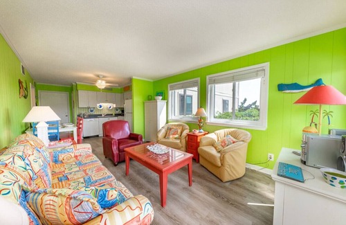 Morehead City Condo | Seabreeze: Ocean Front, Steps to the Sand + Pool