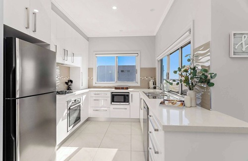 Warilla Apartment | Seabreeze on the Beach "Aura"