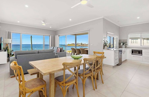 Warilla Apartment | Seabreeze on the Beach "Feng"