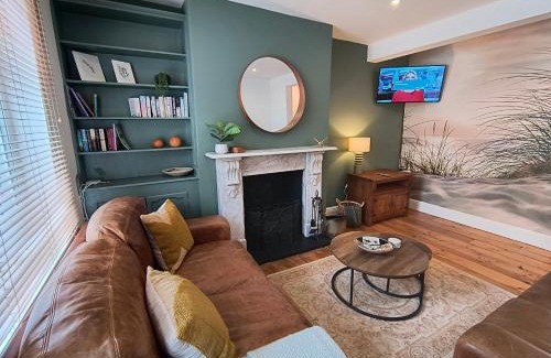 Hopton House | Seabreeze Pet friendly 3 bedroom house by the sea