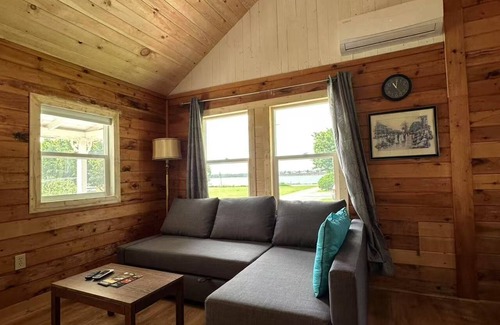 Stanhope Cottage | Seabreeze Retreat-Cozy waterfront 3-bedroom, one minute from PEI National Park