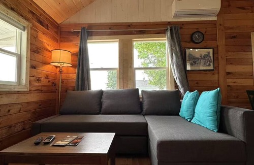 Stanhope Cottage | Seabreeze Retreat-Cozy waterfront 3-bedroom, one minute from PEI National Park