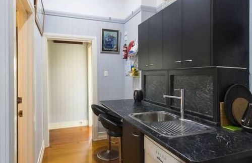 Innes Park Villa | Seabreeze Sojourn - Queenslander one hectare near sea