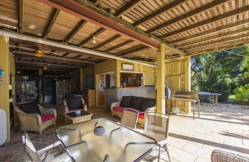 Innes Park Villa | Seabreeze Sojourn - Queenslander one hectare near sea