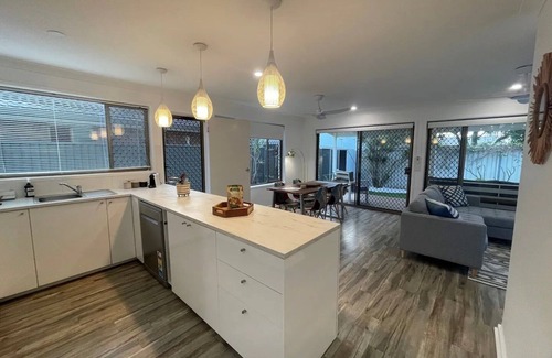 Mermaid Beach Villa | Seabreeze Villa on Mermaid Beach - Broadbeach