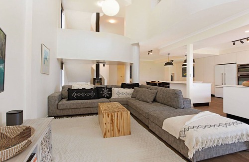 Dicky Beach House | Seabreezes & Ocean Views