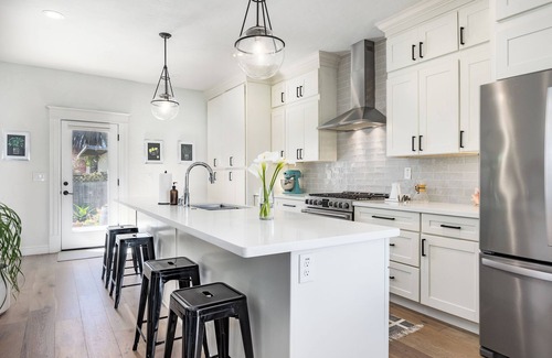 Upper Seabright House | Seabright Oasis - Sunny Deck, 15min walk to Beach & Harbor