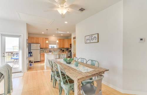El Lago House | Seabrook Getaway w/Balconies & Bay Views!