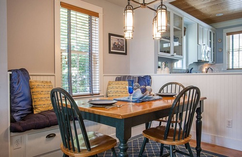 Seabrook House | Seabrook's Aloha Cottage: Dog Friendly!