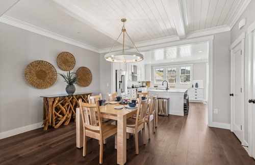 Seabrook House | Seabrook's Blue Horizon: Ocean views steps from town center, pet free!