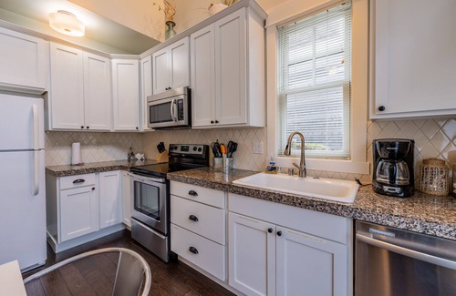 Seabrook House | Seabrook's Mary Frances, a 2-bedroom townhome close to Town Center!