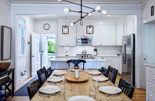 Seabrook House | Seabrook's Ocean Song: Oceanview & Dog Friendly