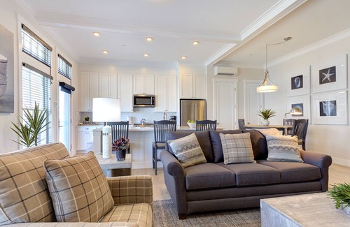 Seabrook House | Seabrook's Pacific View, a cozy loft in Town Center!