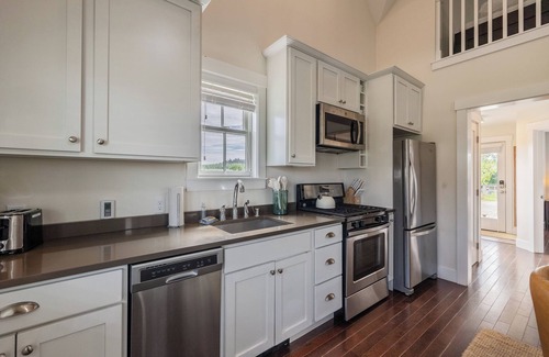 Seabrook House | Seabrook's The Surfing Cowboy: Dog Friendly!
