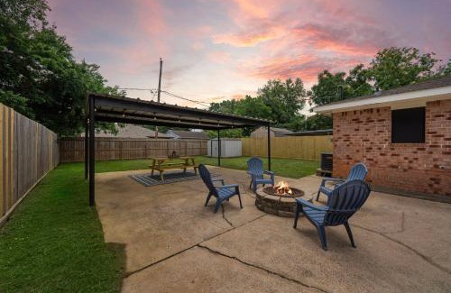 El Lago House | Seabrook Sanctuary Cozy 3BR Home Perfect for Families Privacy & Comfort Galore