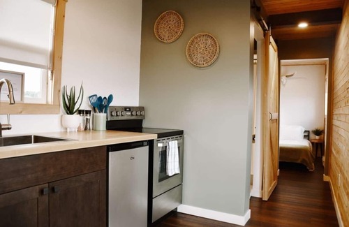 Sainte-Anne-de-Kent Cottage | Seacan by the River
