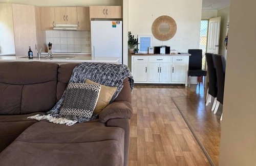 Melville House | Seachange @ Coobowie Holiday Home (sleeps 12 guests)