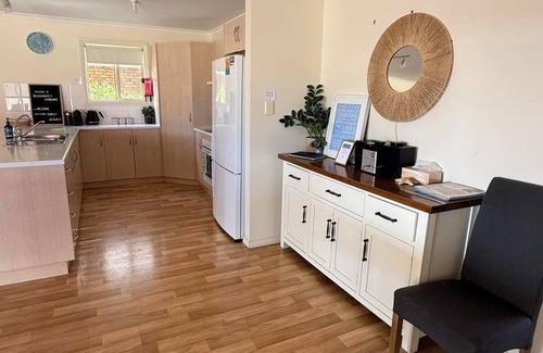 Melville House | Seachange @ Coobowie Holiday Home (sleeps 12 guests)