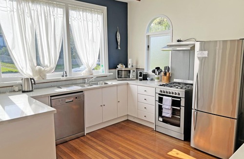 Ocean Beach House | Seachelles: Pet friendly, spa, sauna & beach views