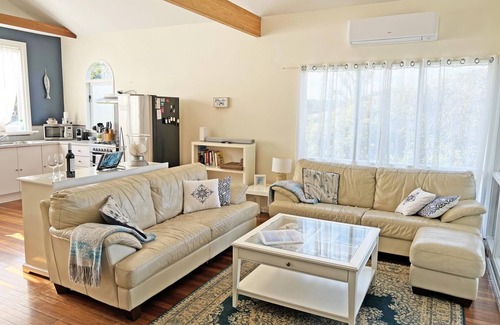 Ocean Beach House | Seachelles: Pet friendly, spa, sauna & beach views
