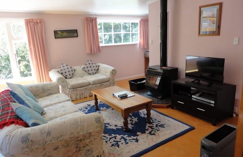 Seacliff House | Seacliff cottage - in a beautiful historic reserve