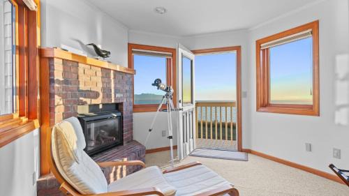 Oak Harbor House | Seacliff Haven Waterfront Luxury Stunning Views Hot Tub Game Room