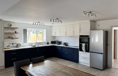 Broad Haven House | Seacliff Located Just 200m From the Popular Broad Haven Beach, Pembrokeshire