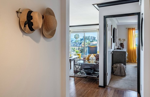 East Mesa Apartment | SeaCliff - Surfrider - Leadbetter Cove Views