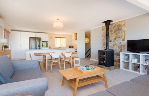 Guilderton House | Seaclusion Cottage - Modern renovated beach house