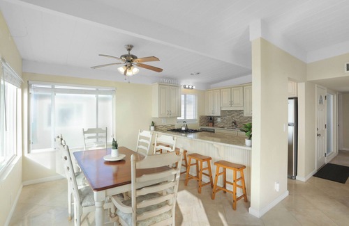 Imperial Beach Condo | Seacoast View | 2BR | Balcony | Beach Access | IB