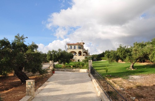 Kissamos Villa | Seacoast Villa on Large Estate in Crete’s Western Olive Region. Avail. Yr-Round!