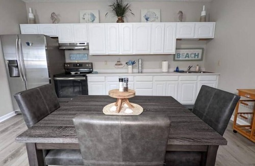 Oregon District Apartment | SeaEscape Cottage- Close to UD