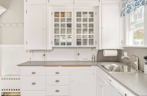 Poulsbo House | Seafarer Cottage - Bay Views in Downtown Poulsbo