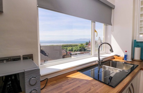 Ardrossan Cottage | SEAFIELD COURT, pet friendly, country holiday cottage in Ardrossan