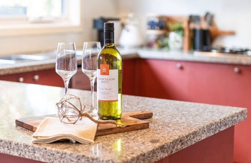 Seaford Apartment | Seaford Luxe - Cosy meet luxury - Netflix- Heating