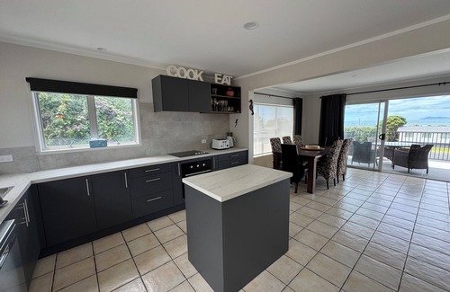 Waihi Beach House | SEAFORTH SUNRISE