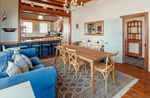 Kwaaiwater House | Seafront 5-bedroom house in Hermanus