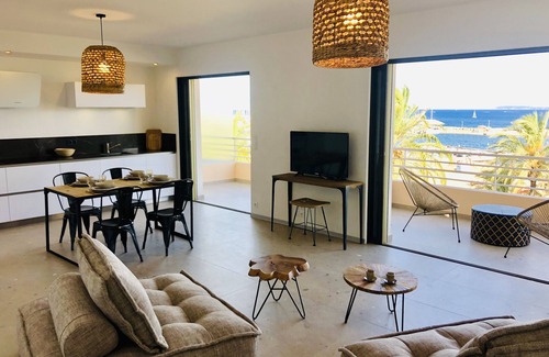 Le Lavandou Apartment | Seafront apartement 78m2(1minute from the beach)