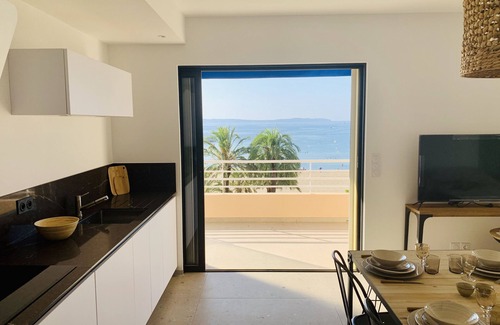 Le Lavandou Apartment | Seafront apartement 78m2(1minute from the beach)