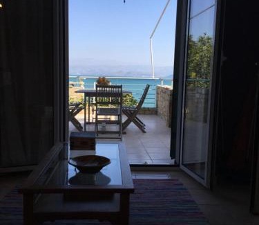 Kiveri Apartment | Seafront apartment ΙΙ in Kiveri, near Nafplion.