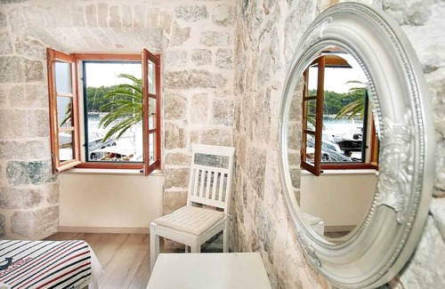 Cavtat Old Town Apartment | Seafront apartment in a historically designated stone house fully updated