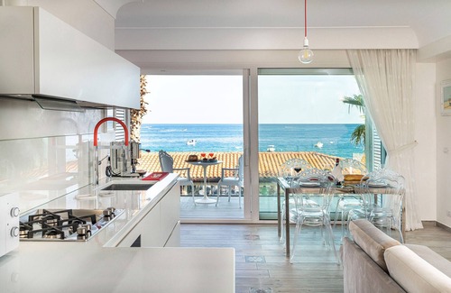 Letojanni Apartment | Seafront apartment with terrace in Letojanni, Sicily